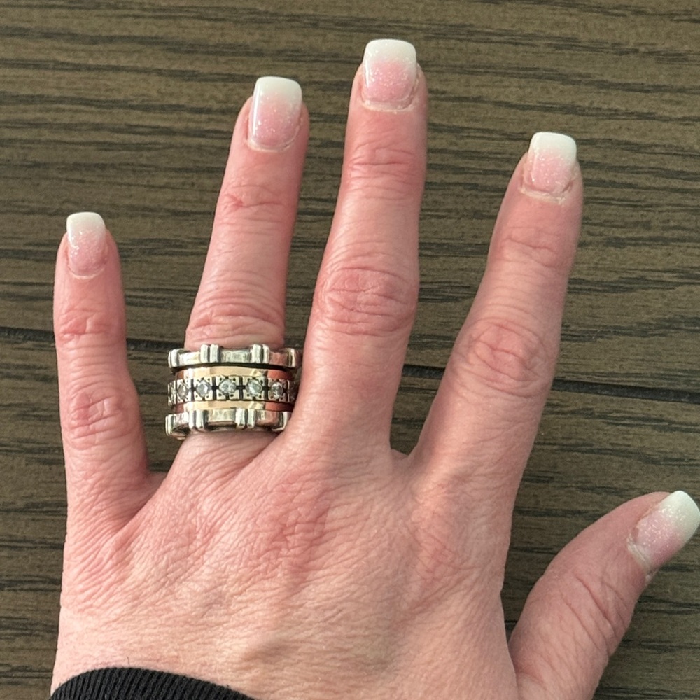 Designer S.N. 14k 925 Spinner CZ Ring
Signed Ring Sz 5.75